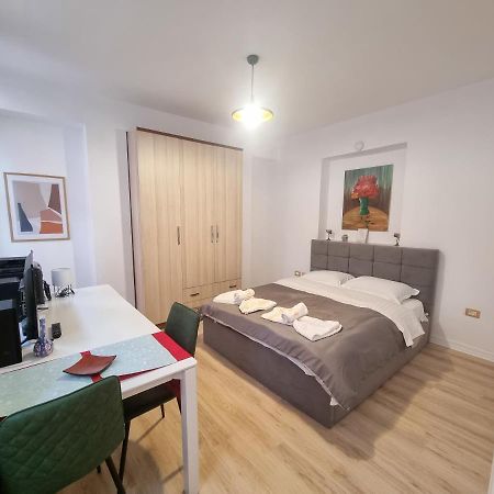 Cozy Apartment In City Center Тирана Екстериор снимка