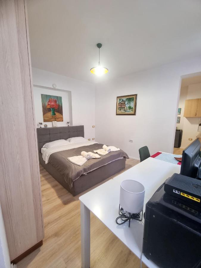 Cozy Apartment In City Center Тирана Екстериор снимка