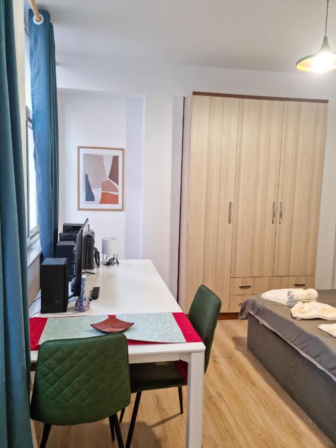 Cozy Apartment In City Center Тирана Екстериор снимка