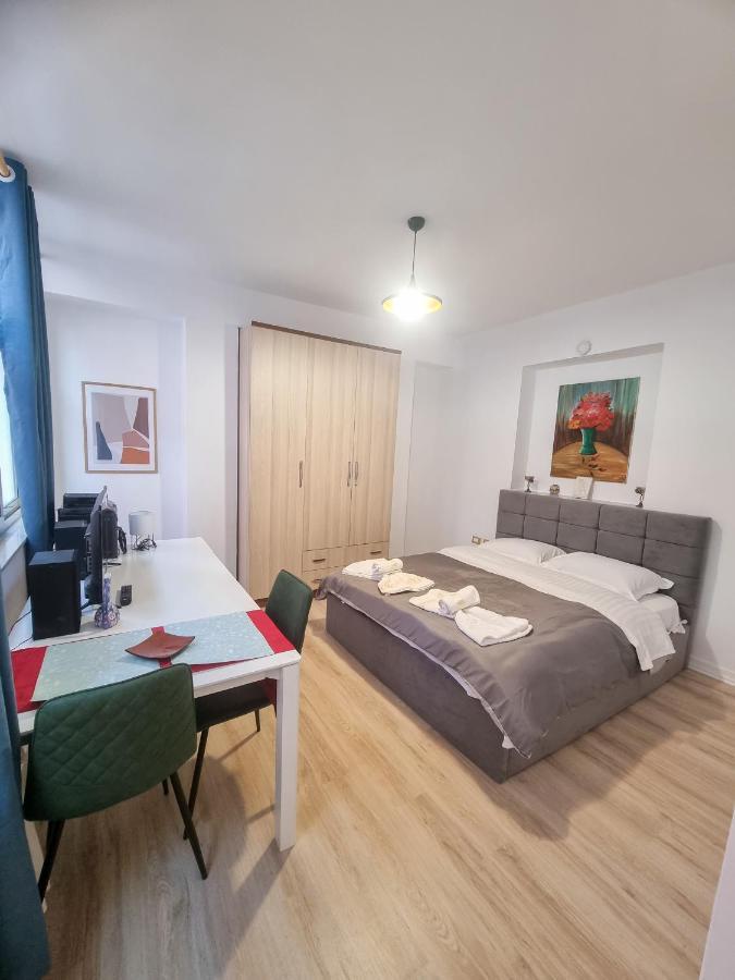 Cozy Apartment In City Center Тирана Екстериор снимка